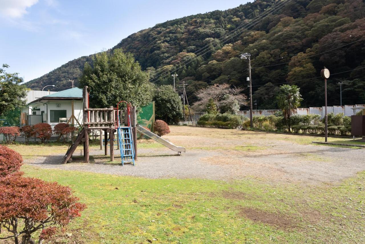 箱根湯本 川風荘 - Hakone Yumoto Kawakazesou Apartment Bagian luar foto